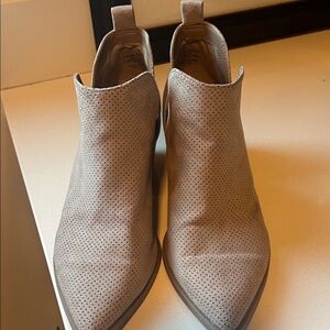 Universal Thread Taupe Ankle Booties